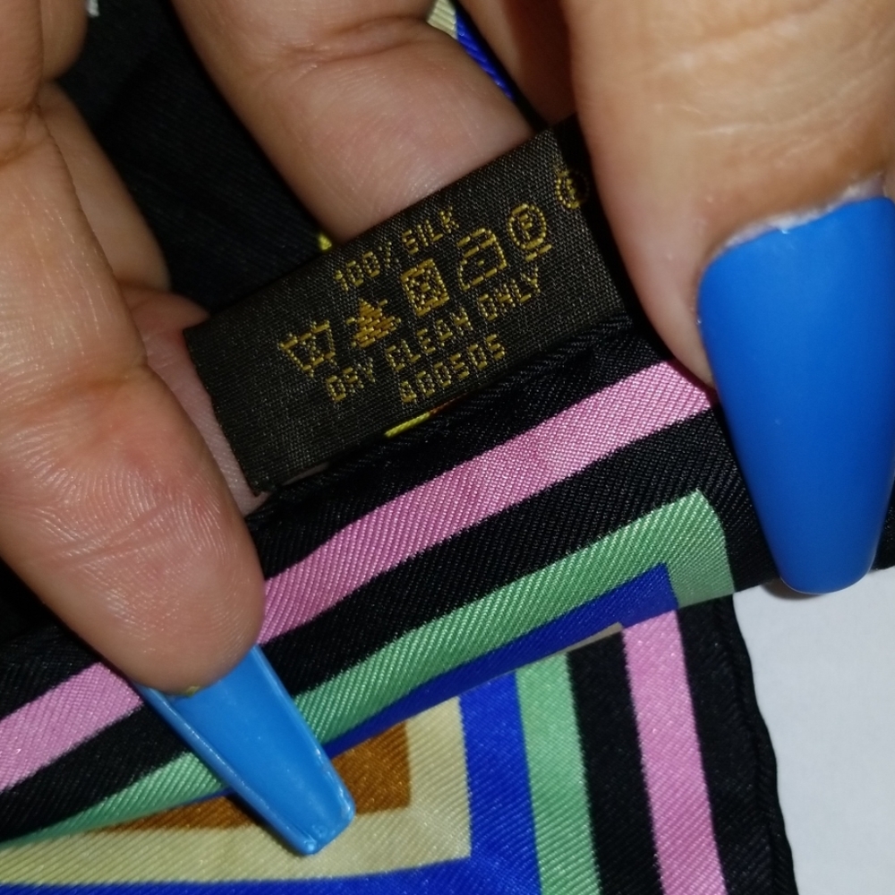 Louis Vuitton Multicolor square 70x70 Noir - Picture 5 of 7